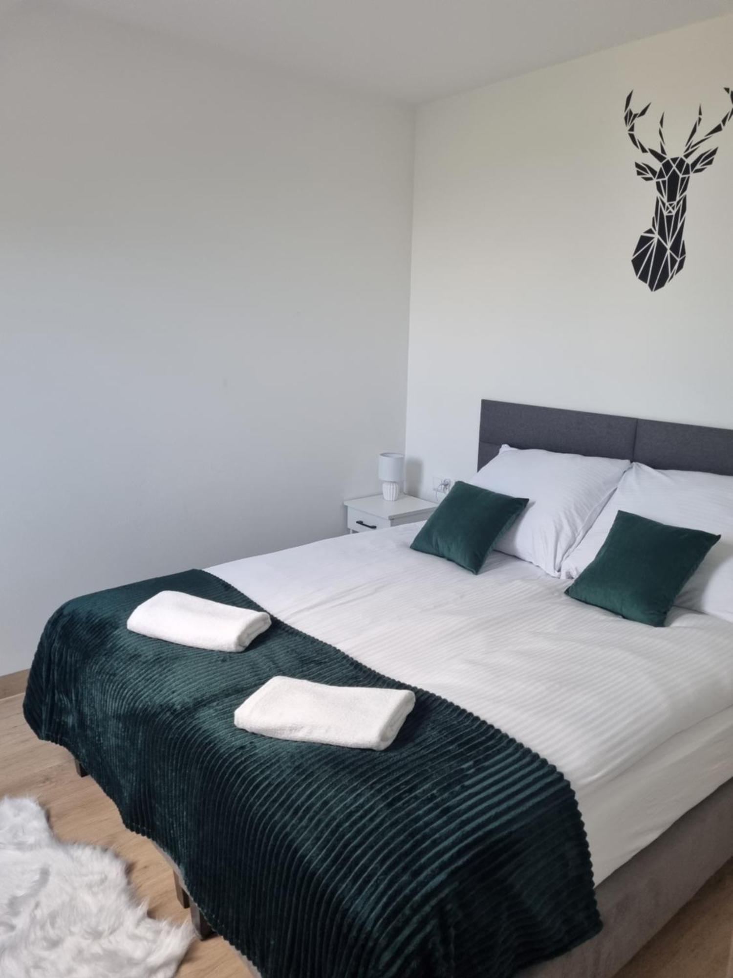 Apartamenty Jelen Pod Grapom Banska Nizna Exterior photo